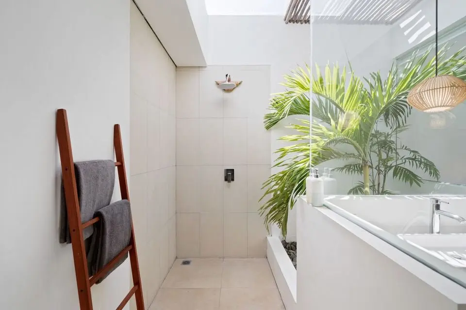 Modern 2br villa in Berawa — image 2