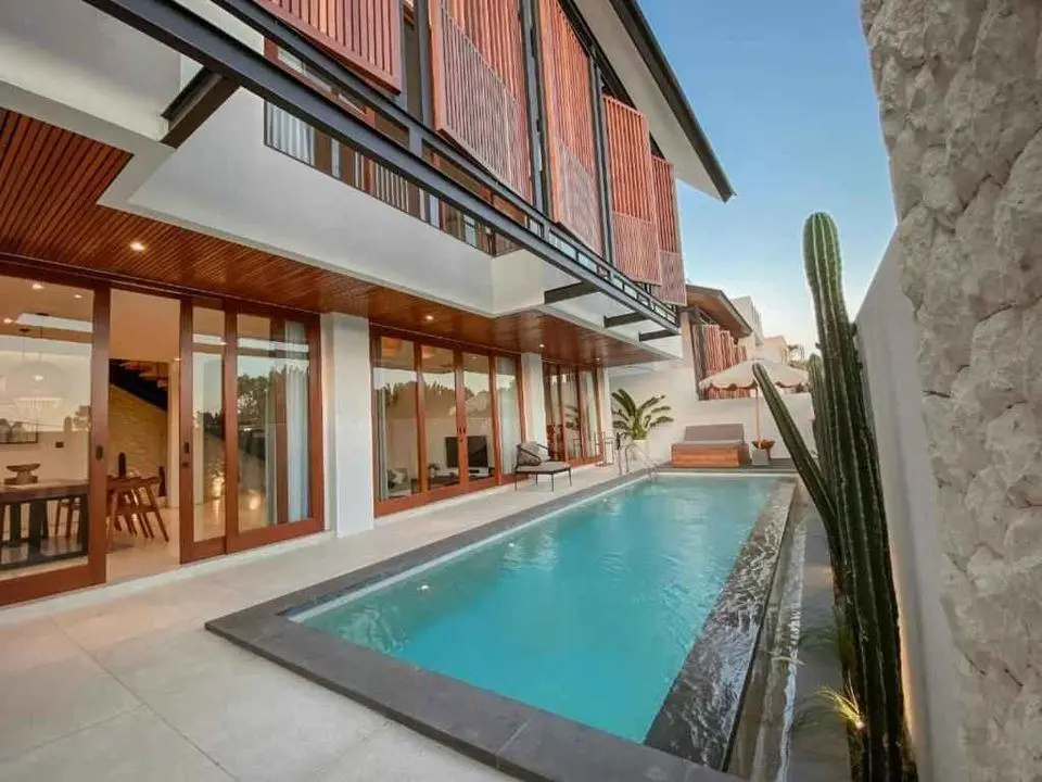 4 BEDROOM MINIMALIST SEMI-MODERN VILLA IN PERERENAN AREA.