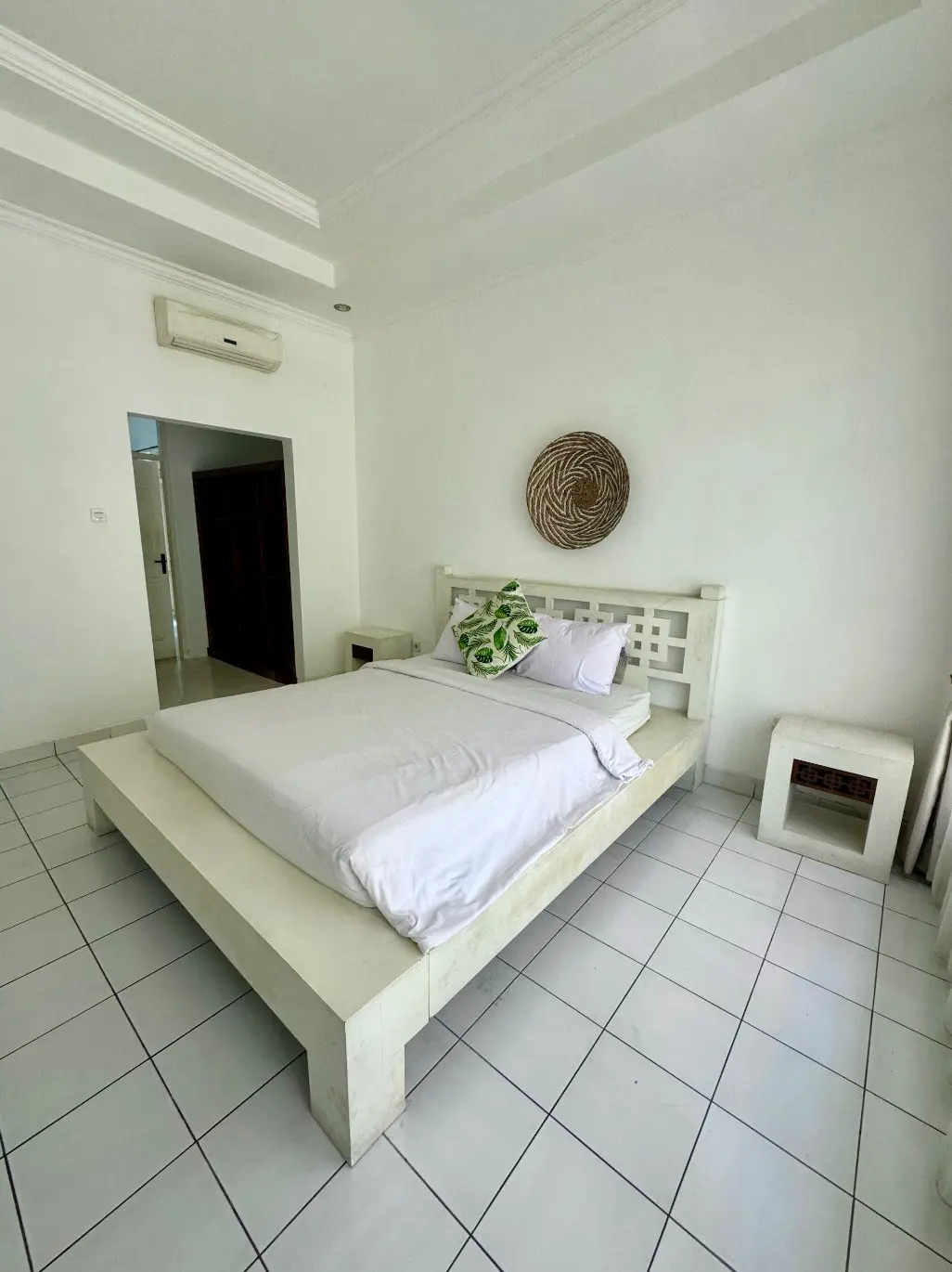 1 Private Room at shared villa (Batu Bolong) — image 1
