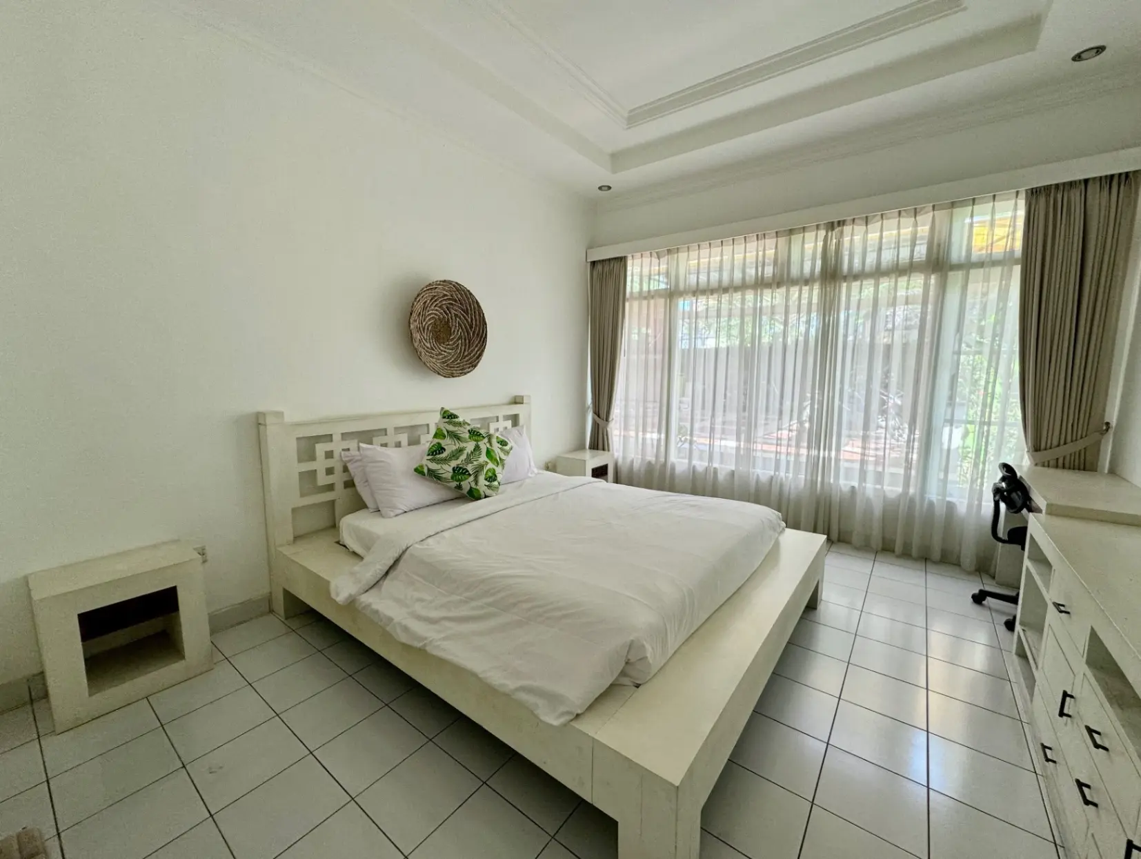 1 Private Room at shared villa (Batu Bolong)
