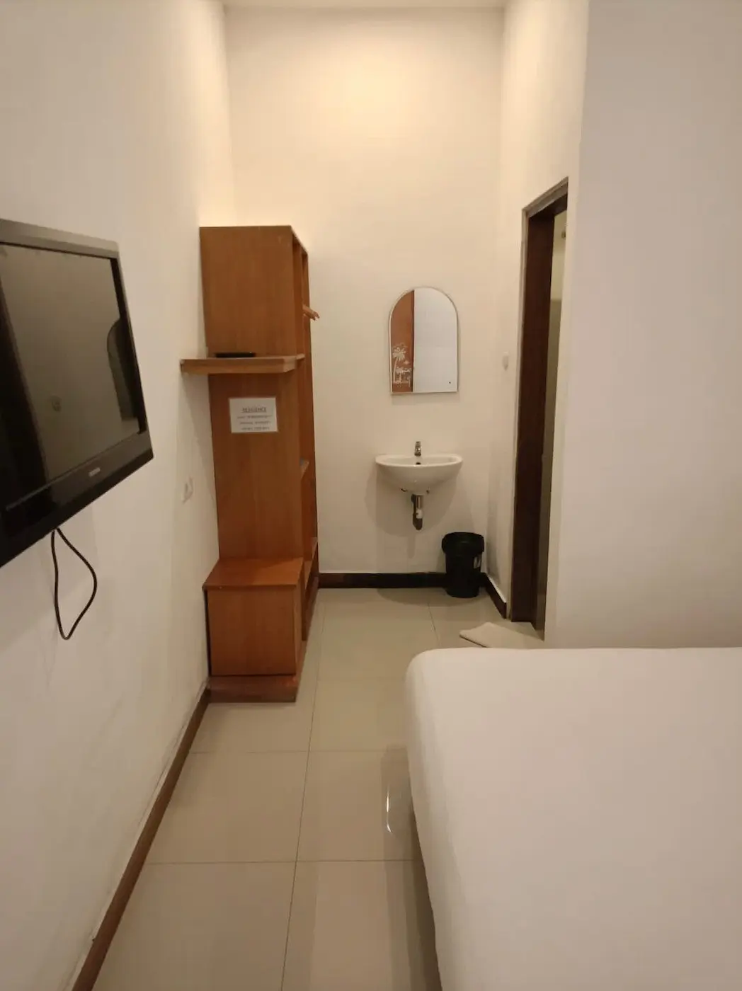 1 Room at Jalan Pantai Batu Bolong — image 3