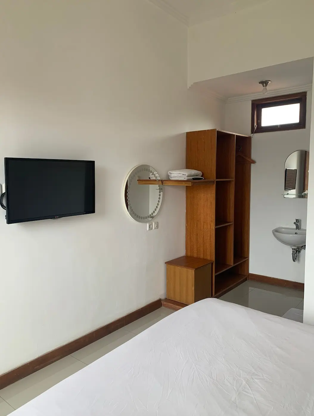 1 Room at Jalan Pantai Batu Bolong — image 2