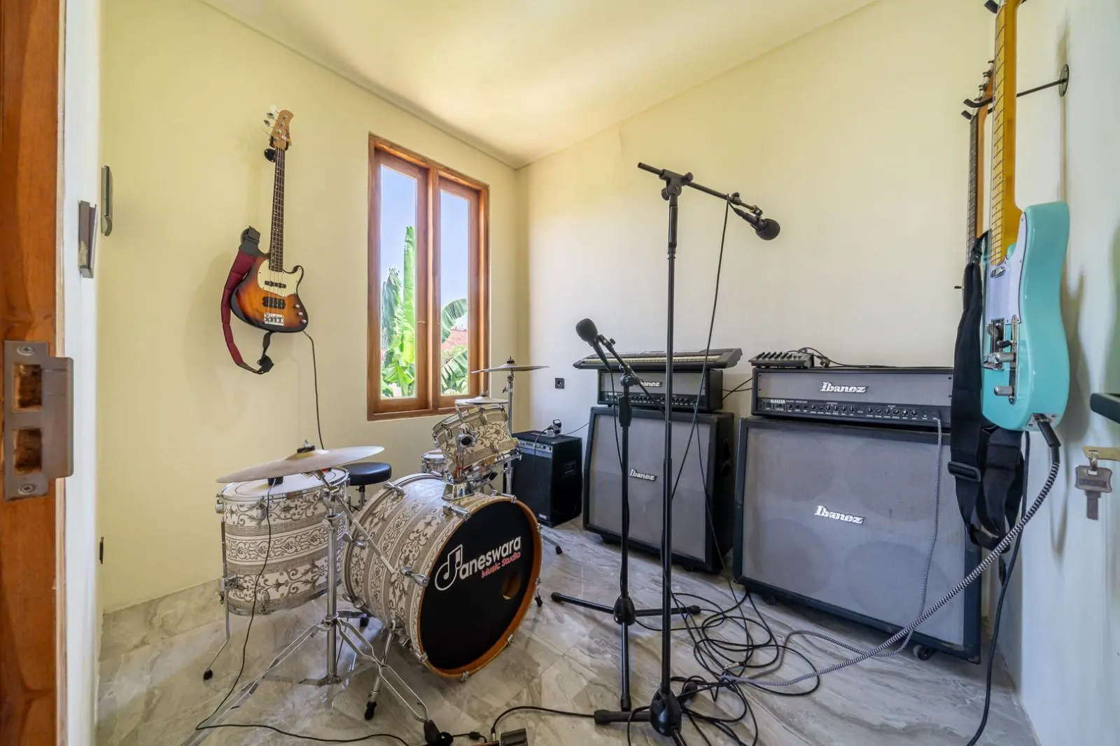3BR Villa with Private Pool and Studio Music Room and Pool Table Projector and Screen PS5 — image 2