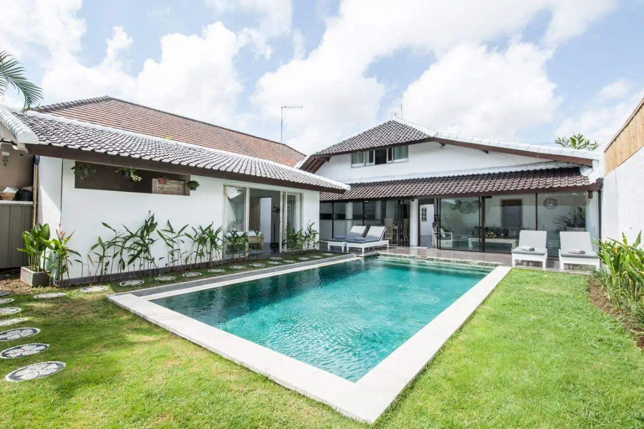 VILLA 4 BEDROOM + 1 STORAGE / MAID ROOM KEROBOKAN NEAR SEMINYAK