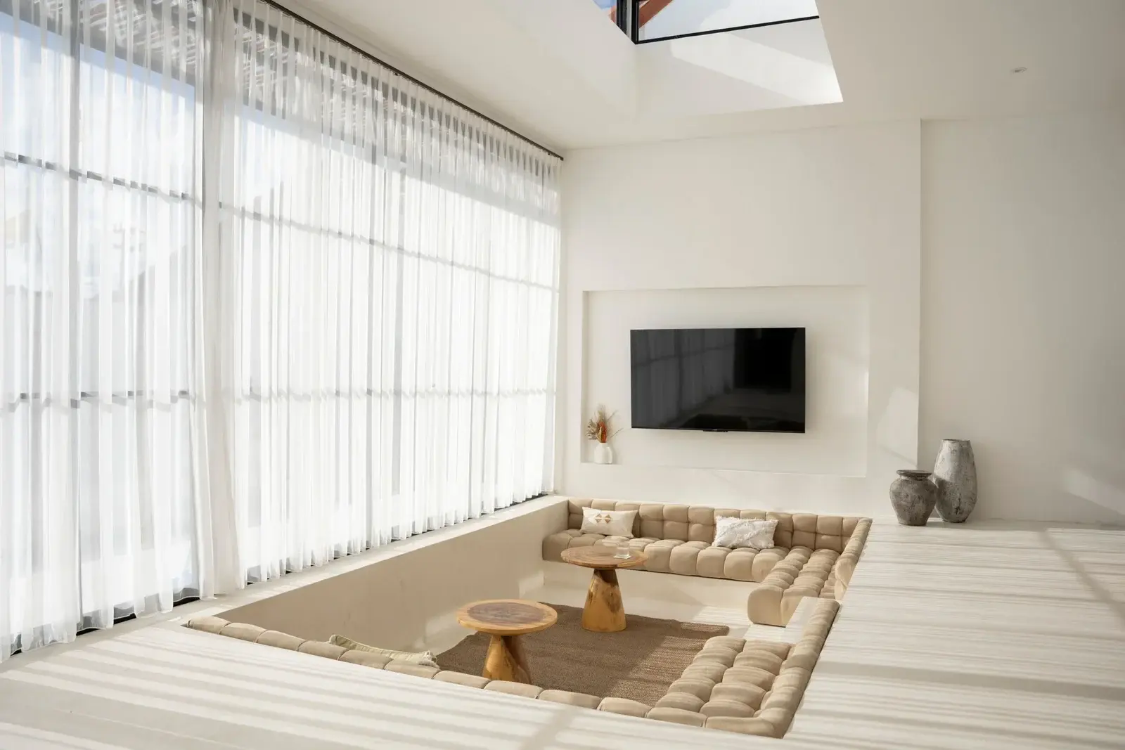 MODERN MINIMALIST 2 BEDROOM VILLA IN BERAWA — image 1