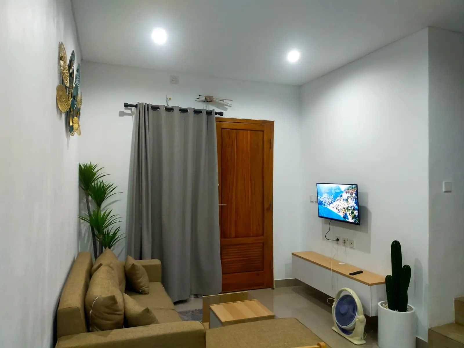 House For Rent at Denpasar Near Sunset Road Kerobokan Seminyak Cozy calm area rice field views and no construction nearby — image 1