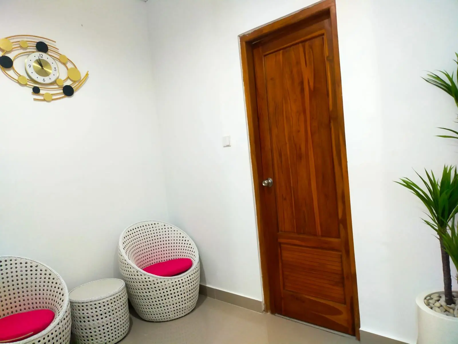 House For Rent at Denpasar Near Sunset Road Kerobokan Seminyak Cozy calm area rice field views and no construction nearby — image 3