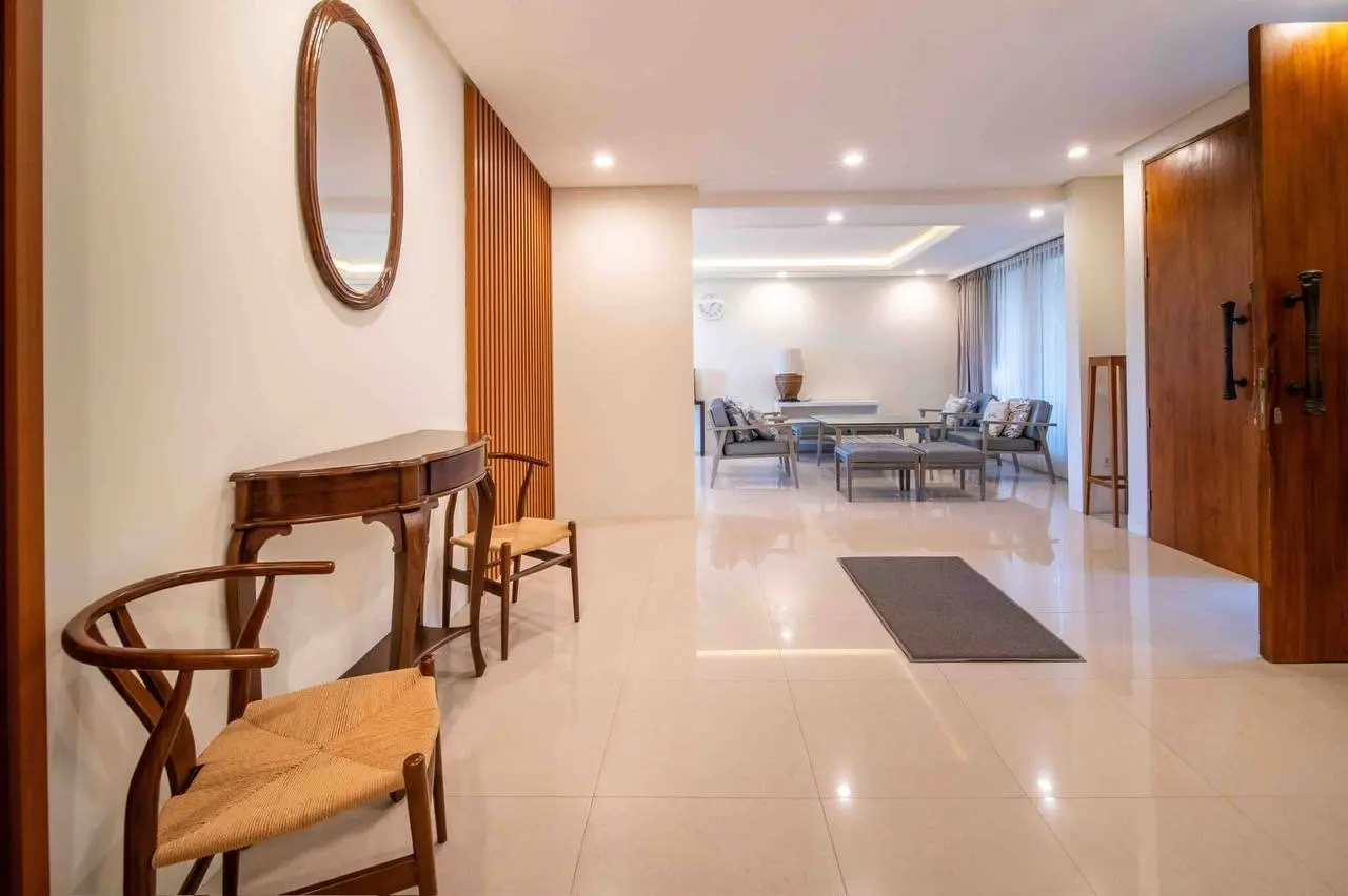 5 bedrooms villa in Kerobokan — image 4