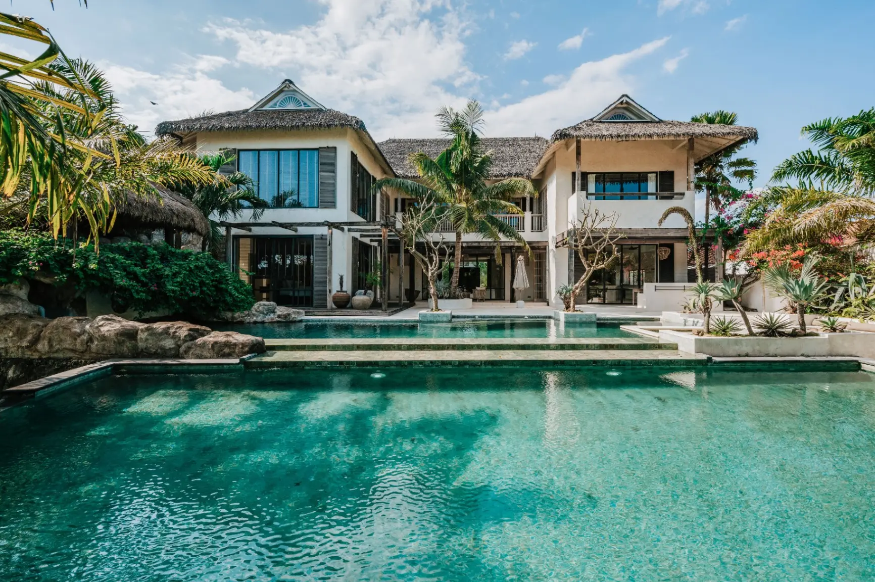 Best Deal / Luxury Design Villa - Seseh — image 2