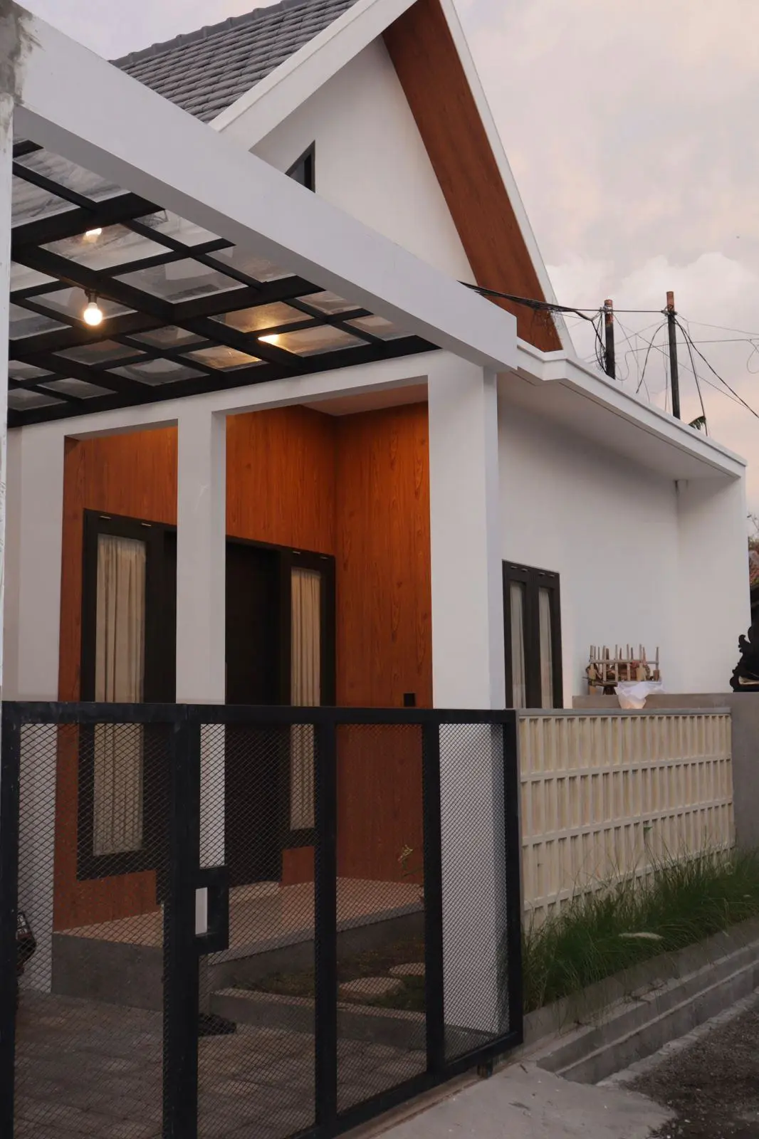 House for rent in Jimbaran area. Close to market beach airport and shopping centre