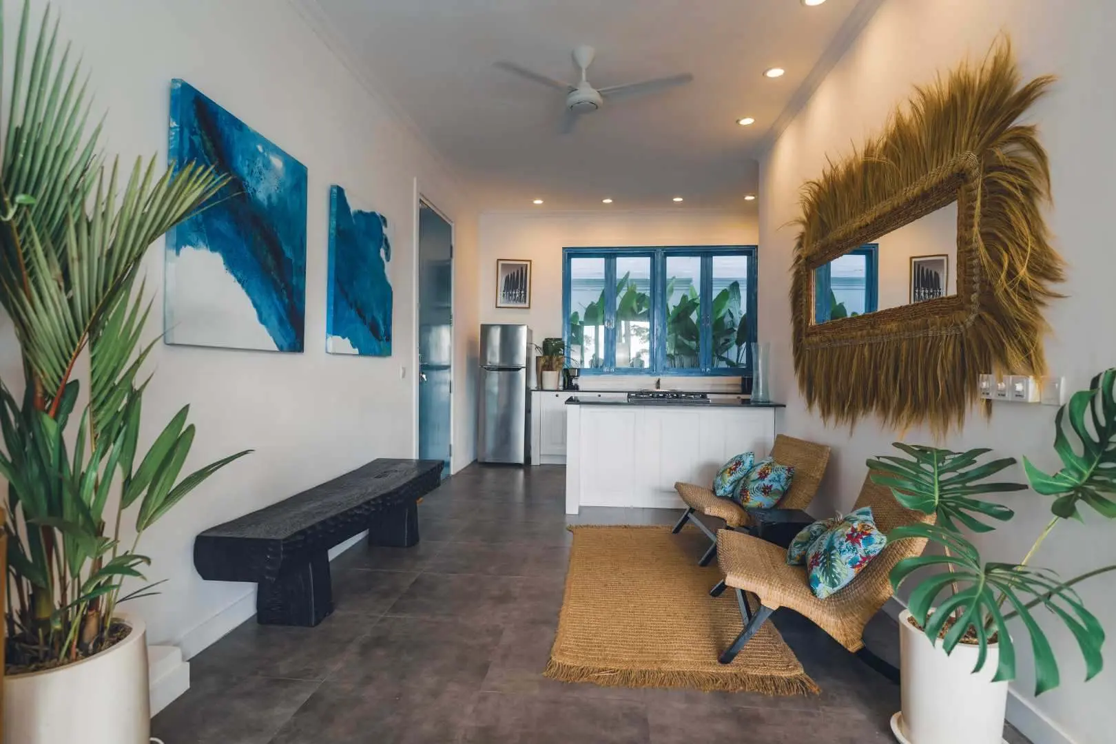 Beachfront Apartment - Kedungu — image 2