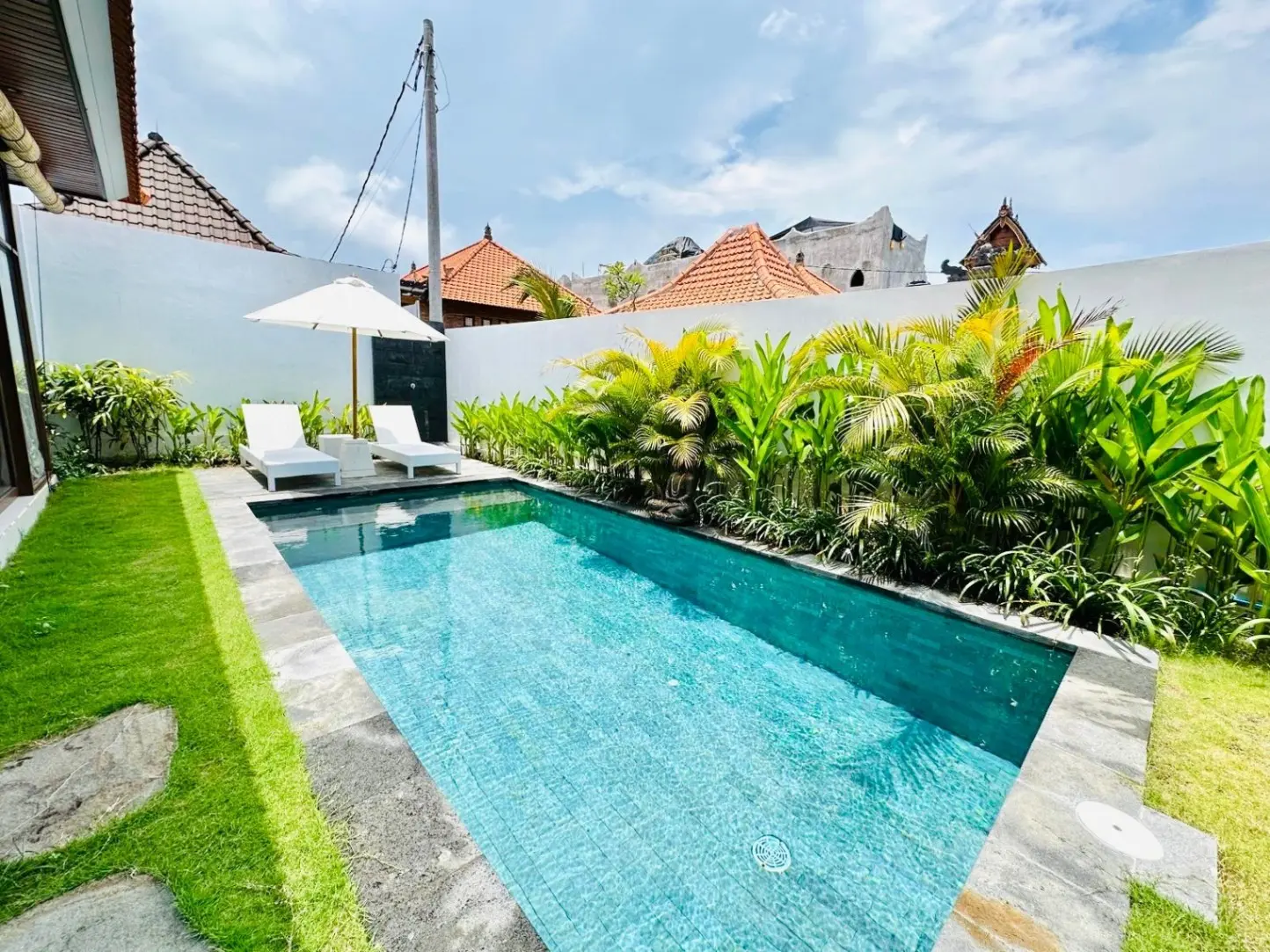 Cozy 2 Bedrooms Beachside Villa in Seseh — image 1
