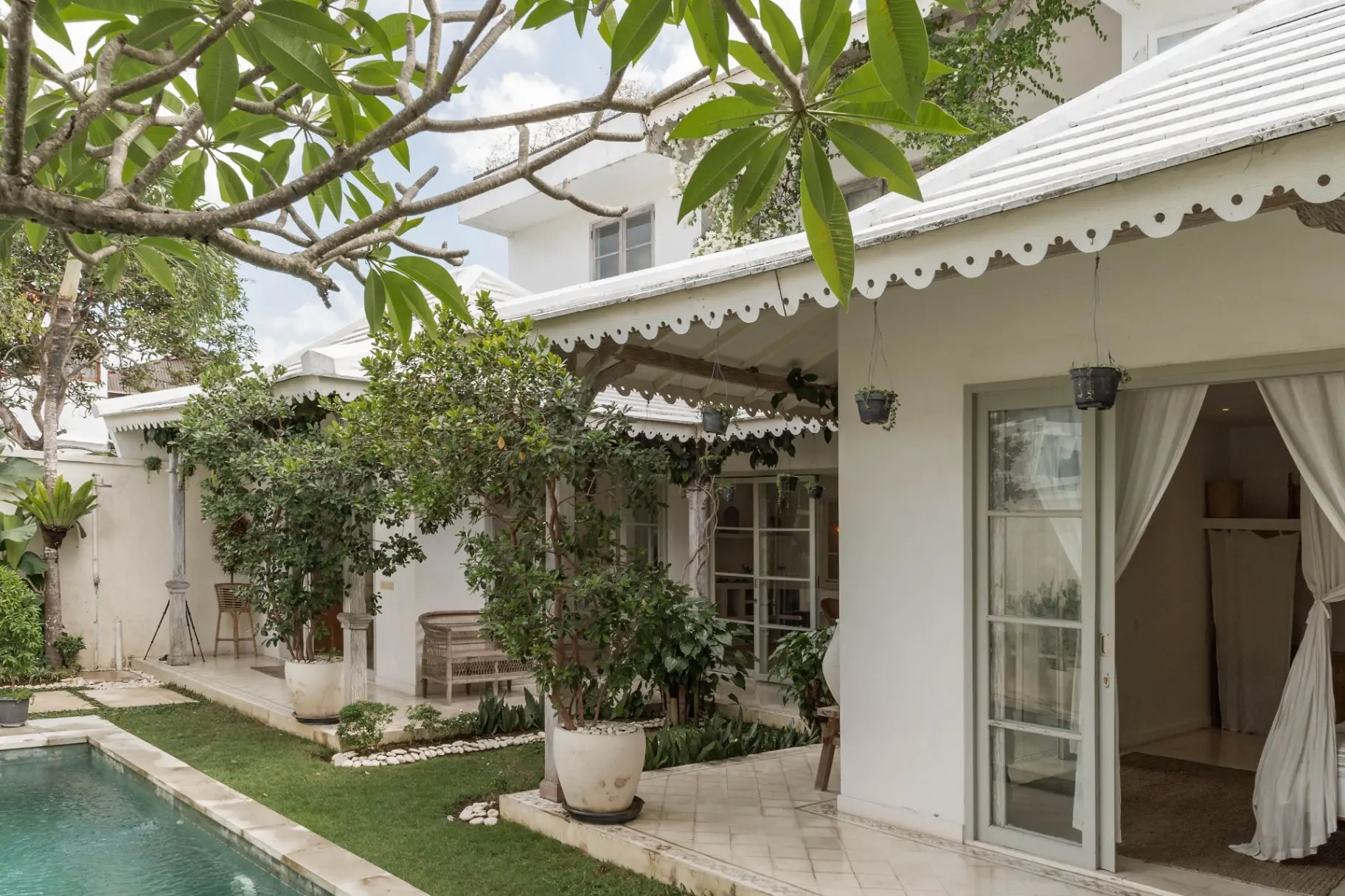 Charming Tropical Villa in Berawa — image 1