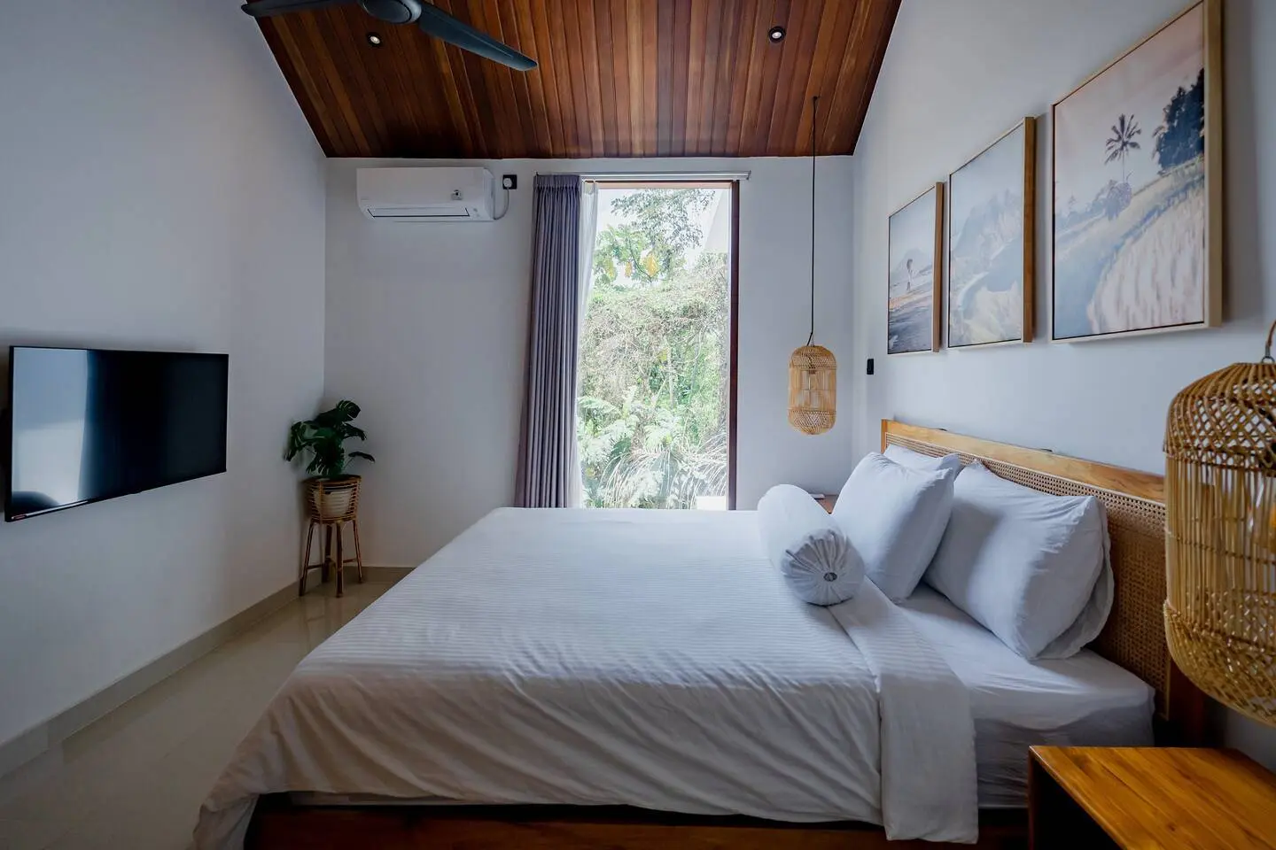 Luxurious 3BR Jungle View Villa in Cepaka — image 3
