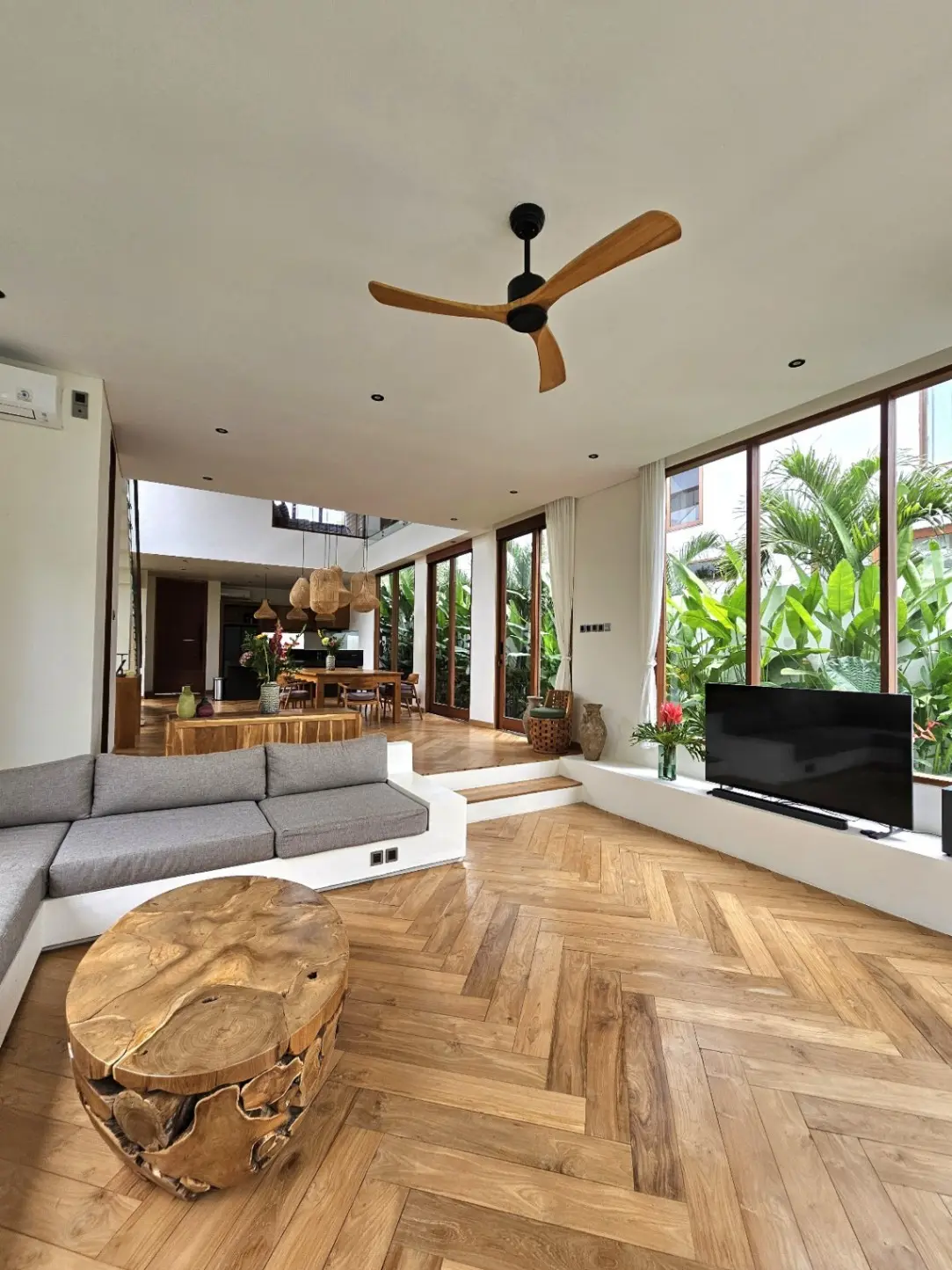 Stylish 2BR Jungle View Villa in Cepaka — image 1