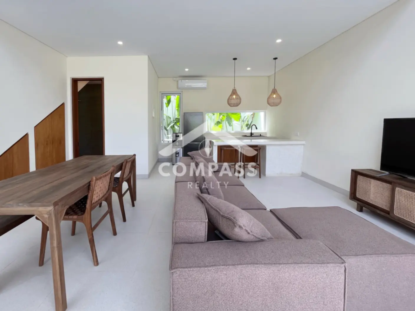 Brand New 1BR Loft 400m from the Beach