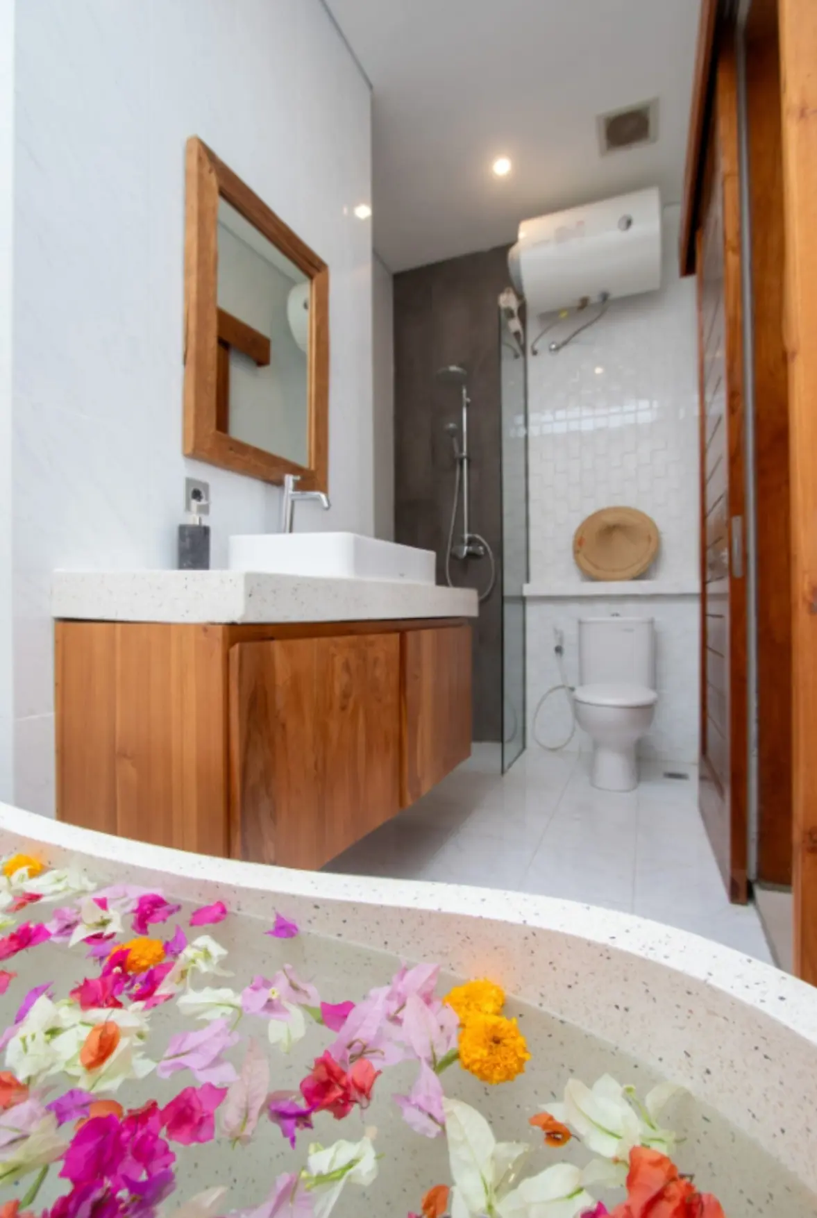 New 2BR villa Kerobokan — image 2