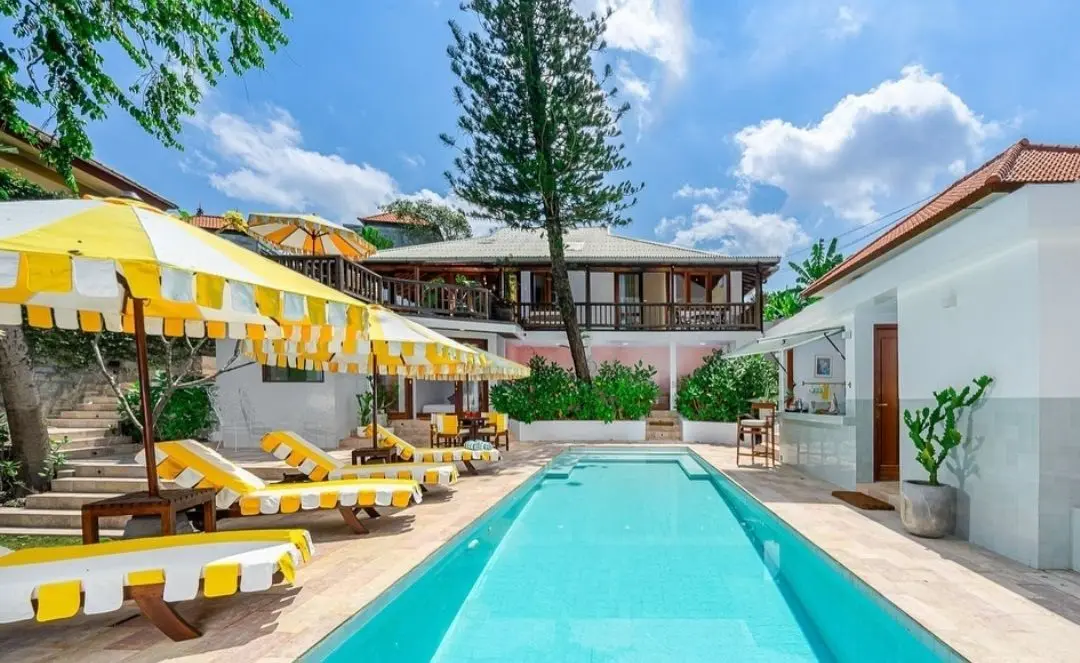 4 Bedroom Villa with Large Grounds in Kerobakan