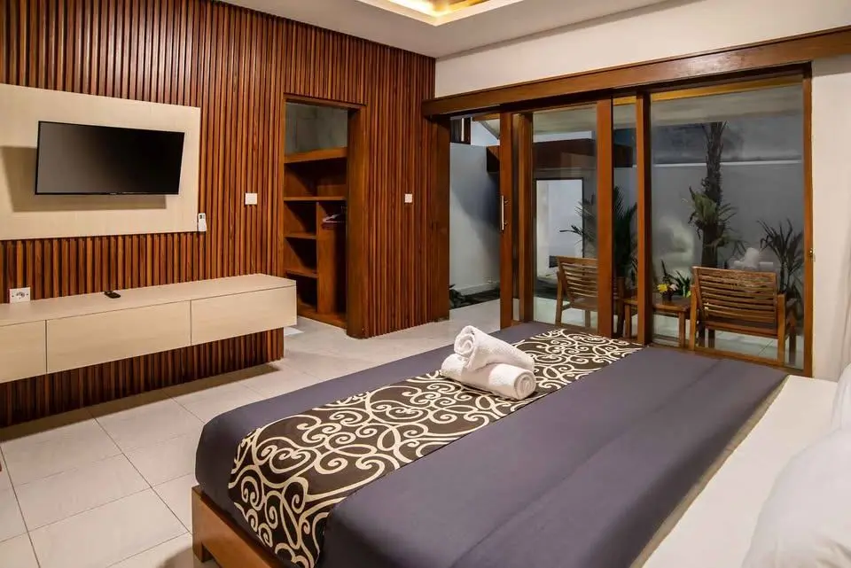 3 BEDROOM RICE FIELD VIEW VILLA -BERAWA — image 3