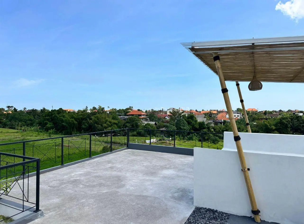 2 BR ENCLOSED LIVING VILLA 🏠 AVAILABLE FOR RENT ‼️ Close from OBSIDIAN & WRONG gym with a rice field view 🌾 — image 2