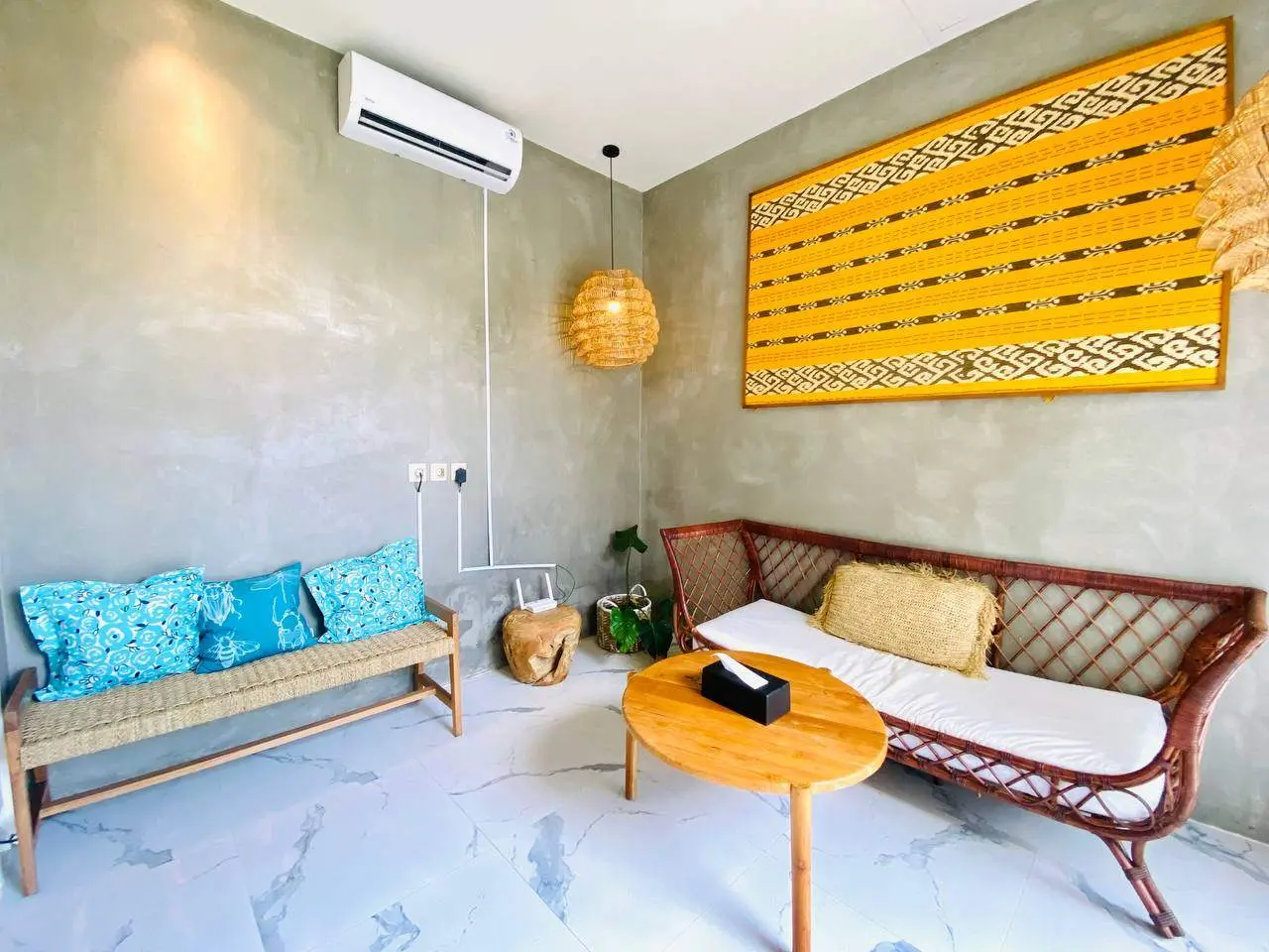 Balinese Modern Industrial Villa in Berawa 2 Bedrooms — image 3