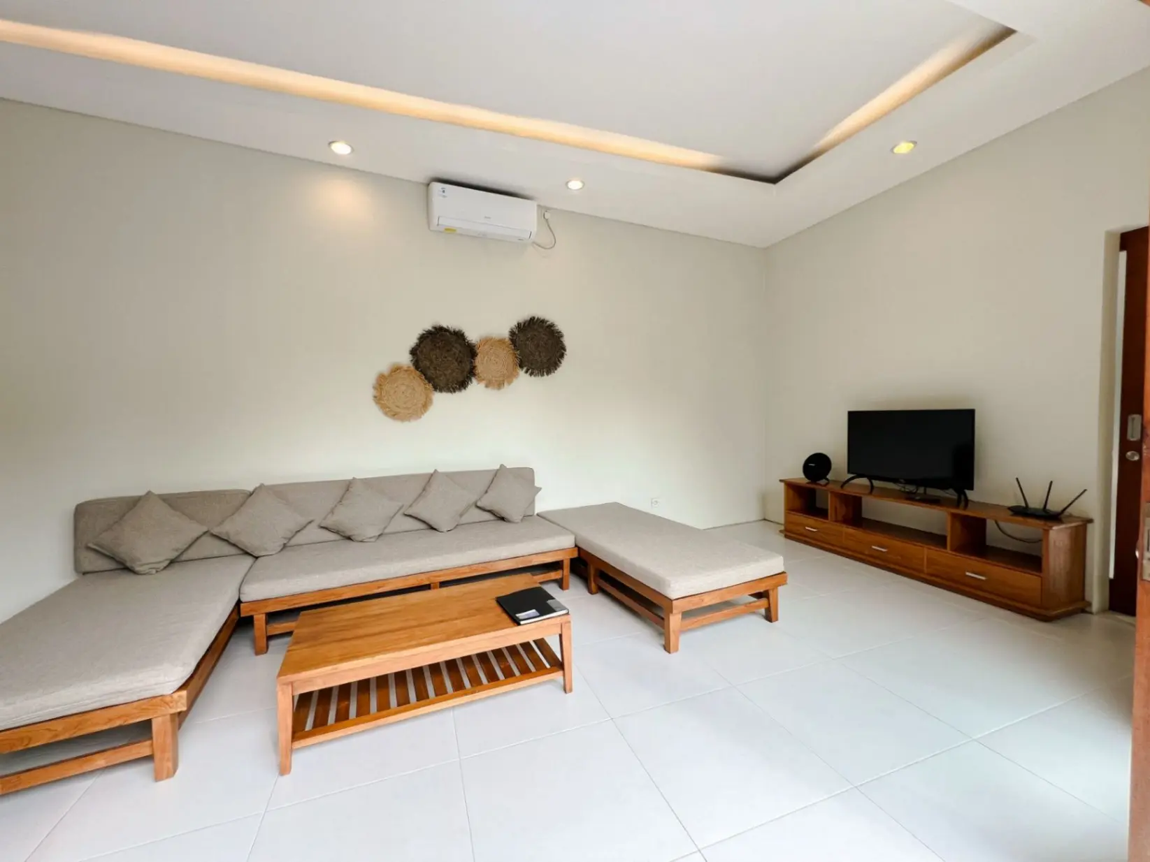 2 BEDROOM MODERN MINIMALIST VILLA FOR RENT IN BERAWA – IB25 — image 3
