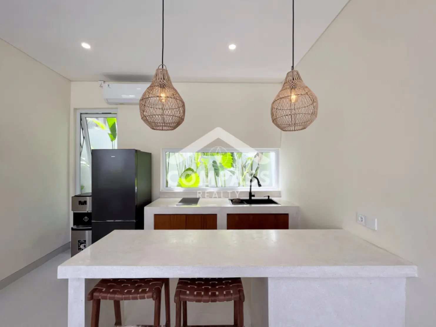 Brand New Loft Walking Distance to the Beach — image 3