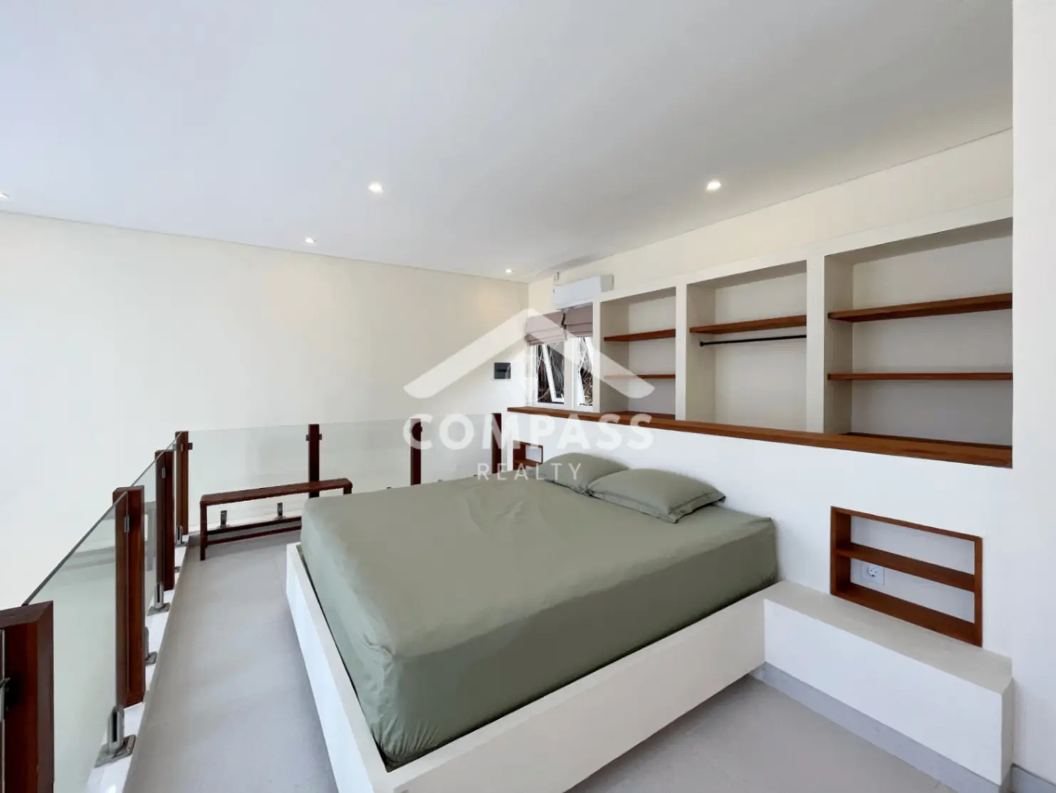 Brand New Loft Walking Distance to the Beach — image 4