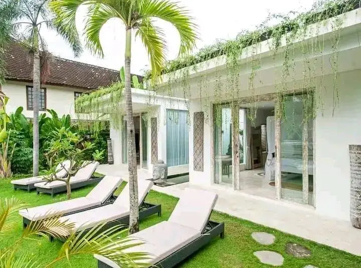 Villa 4 bedrooms for rent In Bumbak Umalas — image 2
