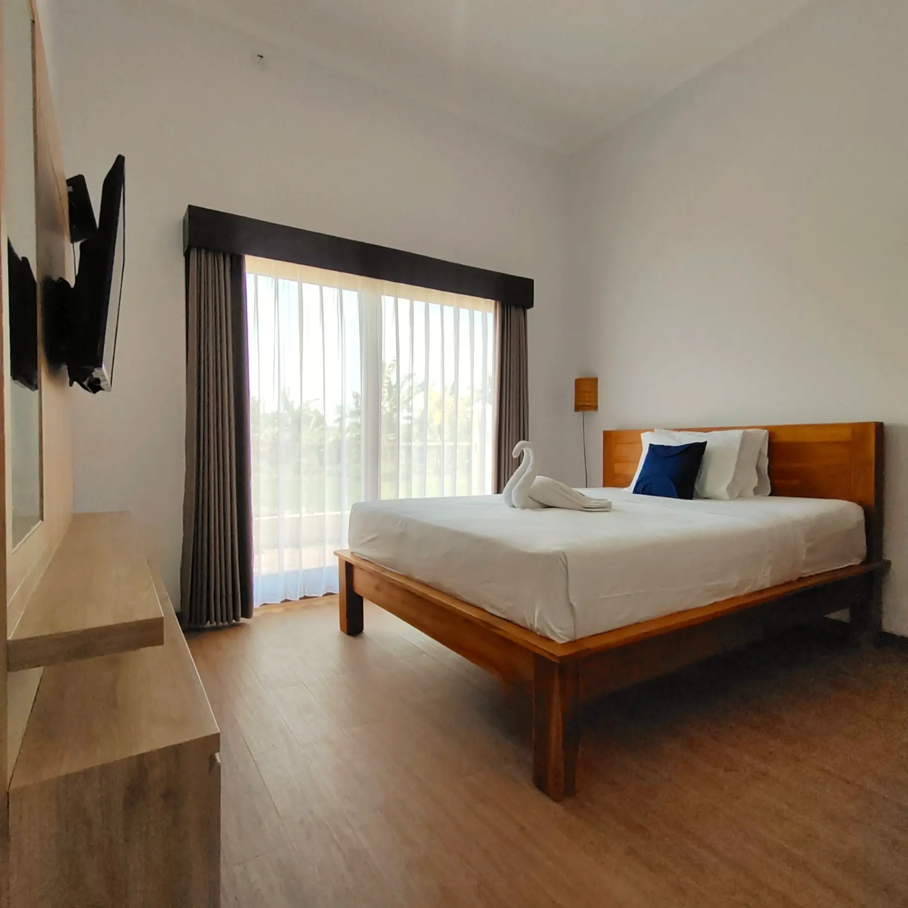 2 Bedrooms with Rice Field View in Babakan — image 2