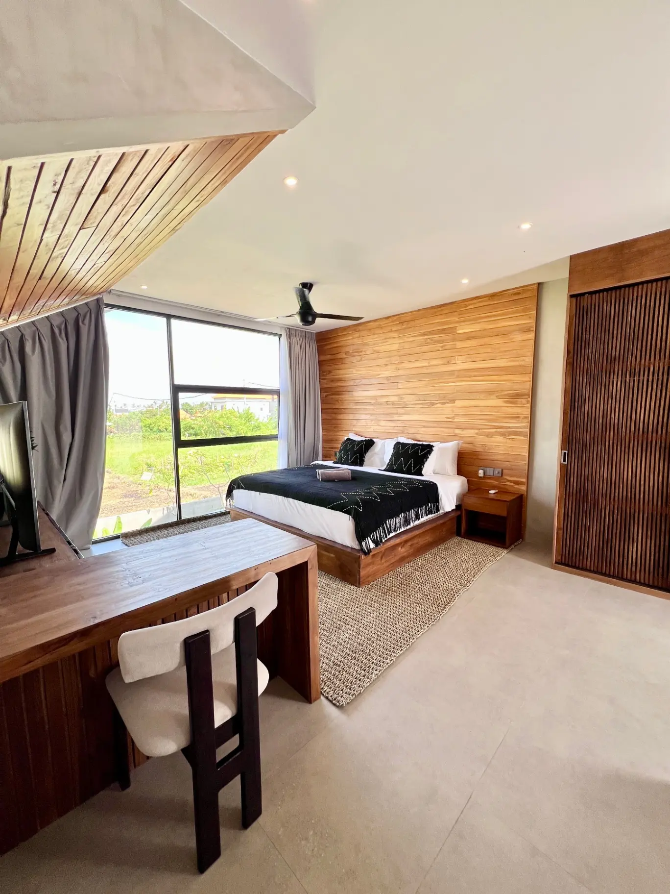 2BR Modern Villa Walking Distance to Seseh Beach — image 3