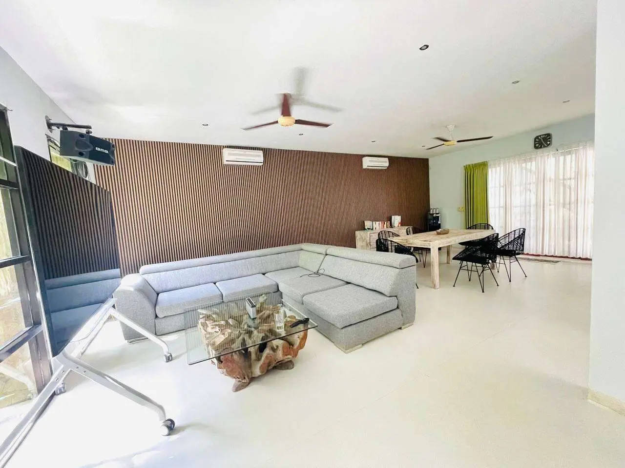 4 BEDROOM VILLA IN UMALAS — image 3