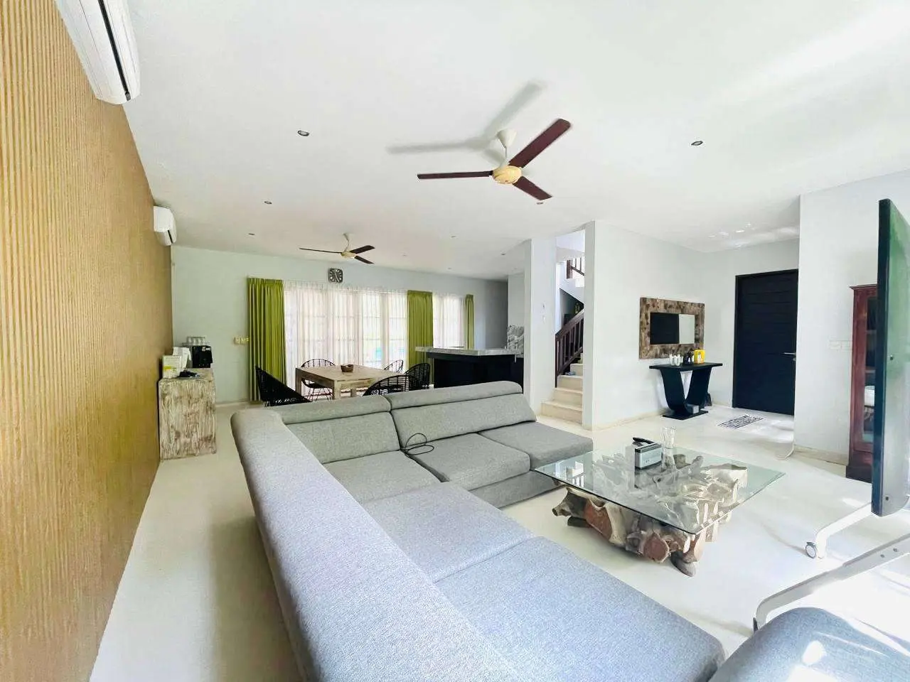 4 BEDROOM VILLA IN UMALAS — image 2