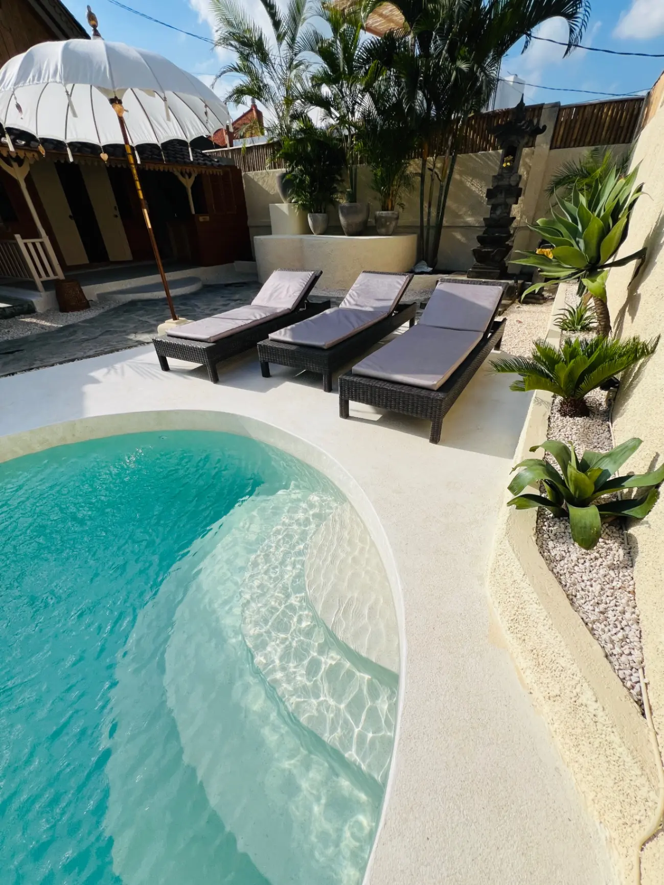 Private room in small resort — image 3