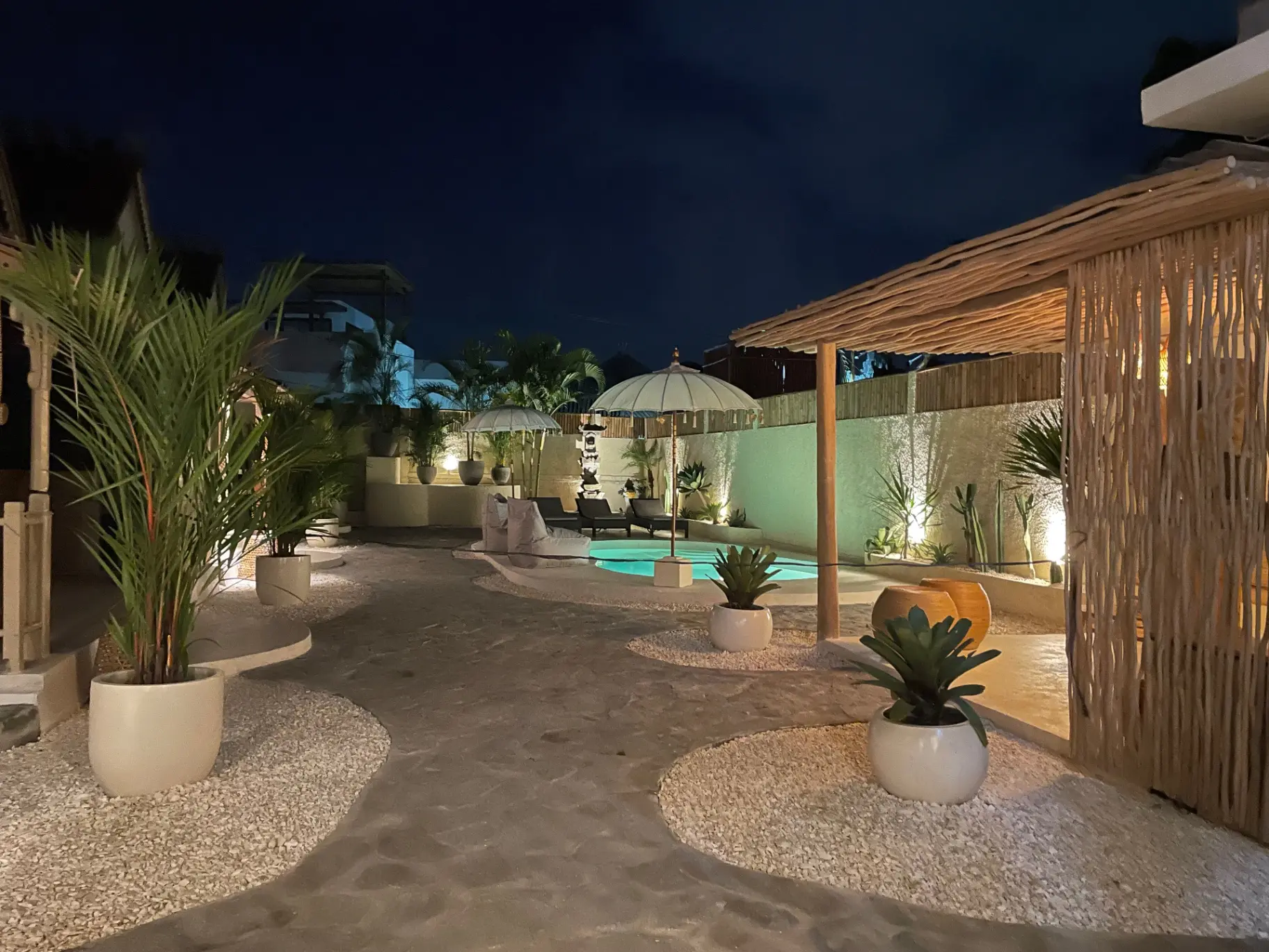 Private room in small resort — image 1