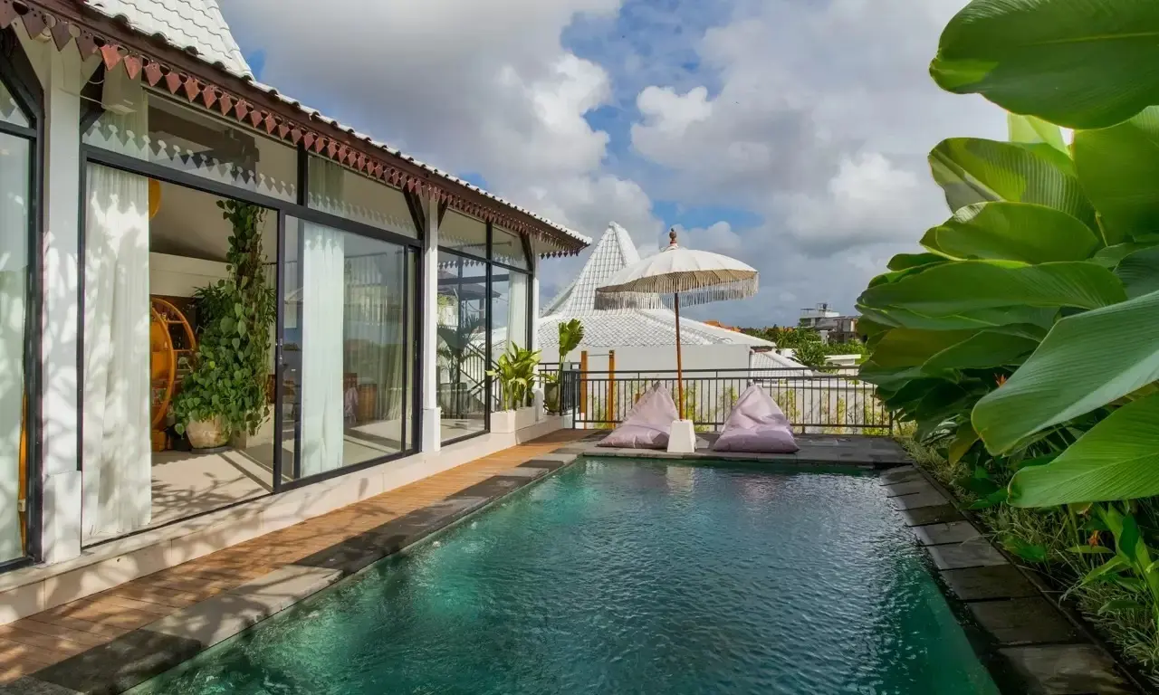 4 bedroom spacious villa in Canggu with rooftop — image 2