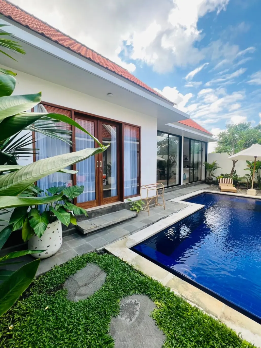 ROOM FOR RENT IN SHARED VILLA - BUMBAK UMALAS — image 3