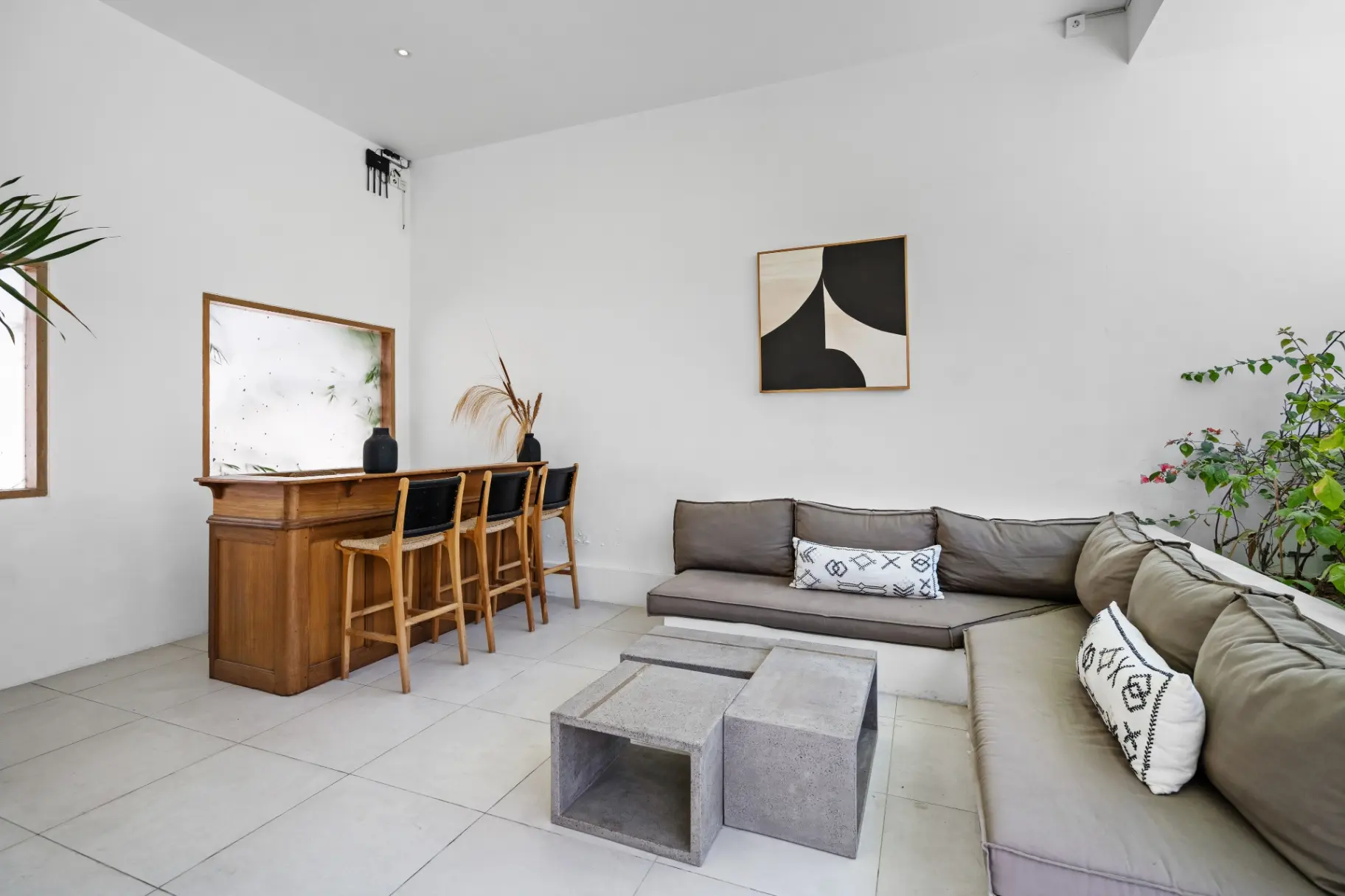 Berawa Village - Canggu 1BR Sleek Apart | Balcony & Pool Access — image 4