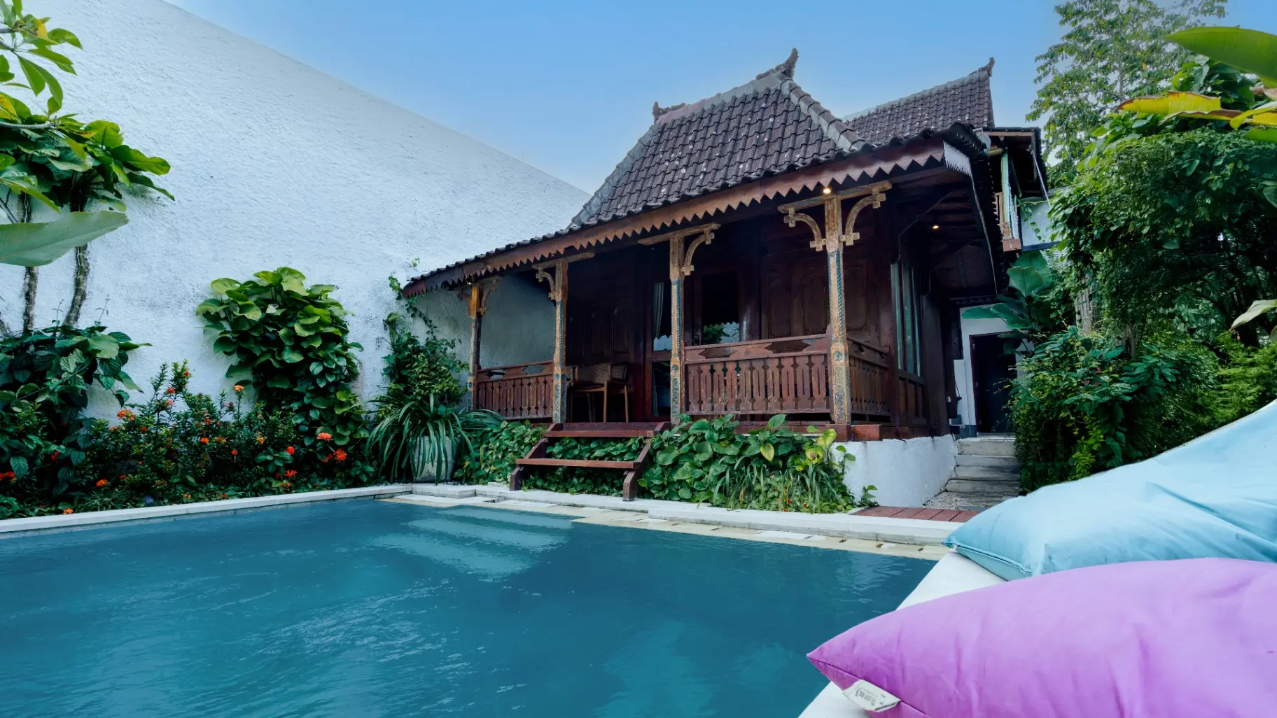 Riverside- 2BR Modern Fusion villa w/ pool & view