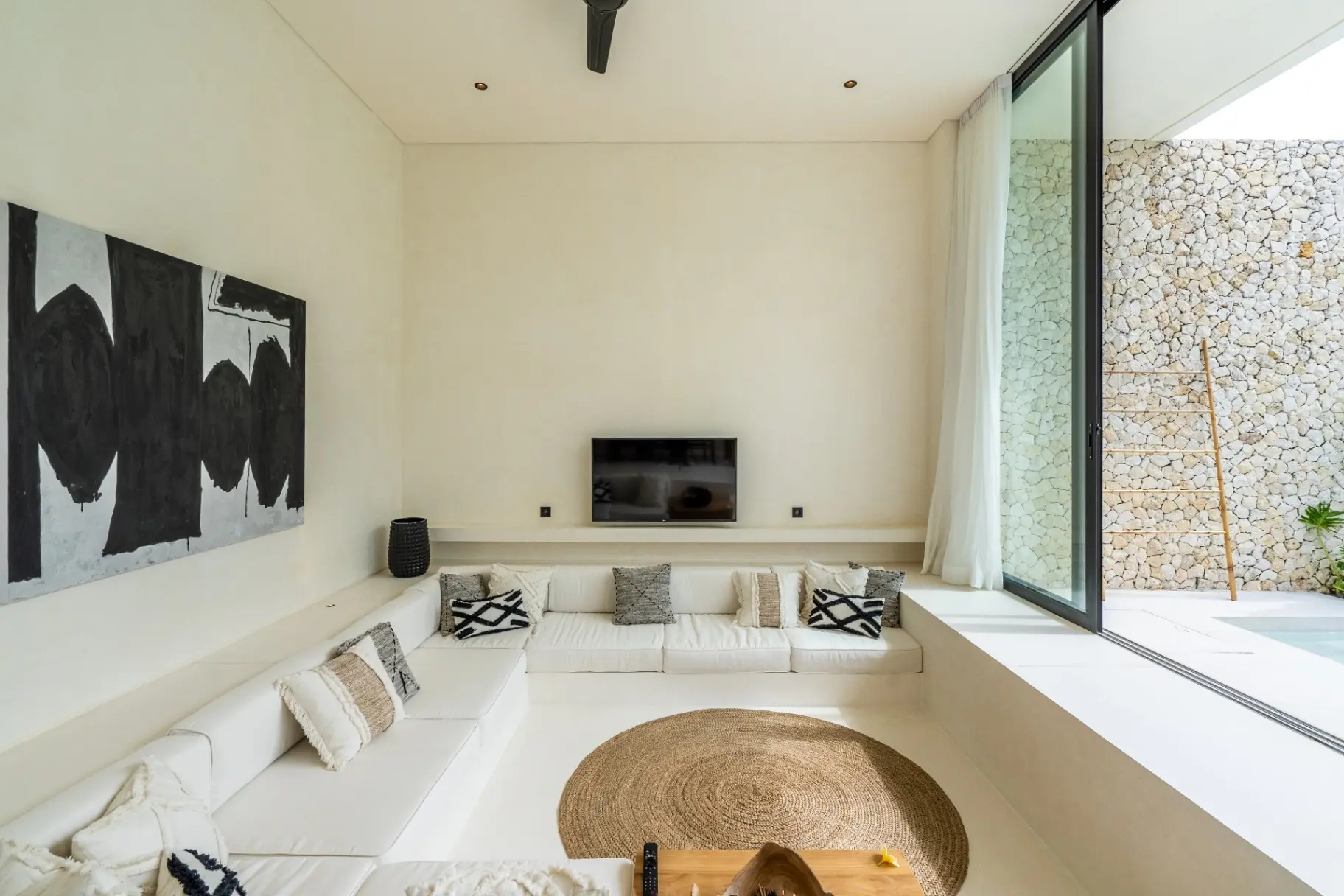 Casa Umalas - Exclusive 2BR Garden-Pool Villa Canggu Center — image 3