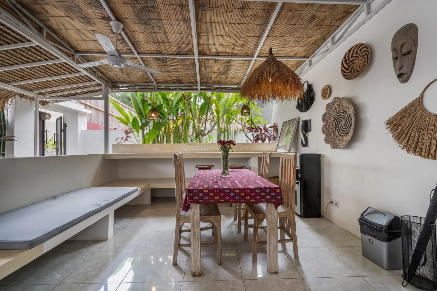 Tropical Garden Villa - 5 Minutes from the Beach