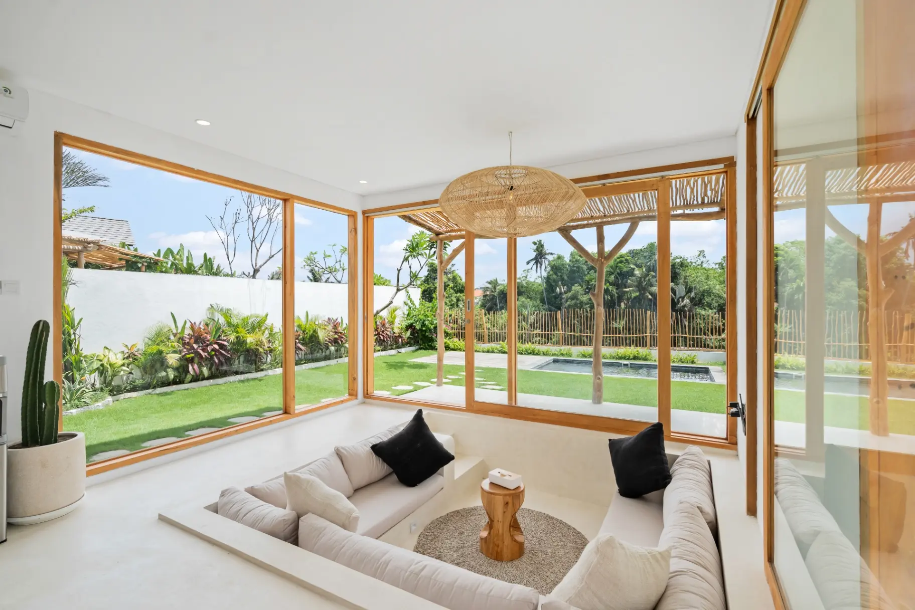 Gigi Sun - 3BR Spacious Pool & Garden Villa Canggu