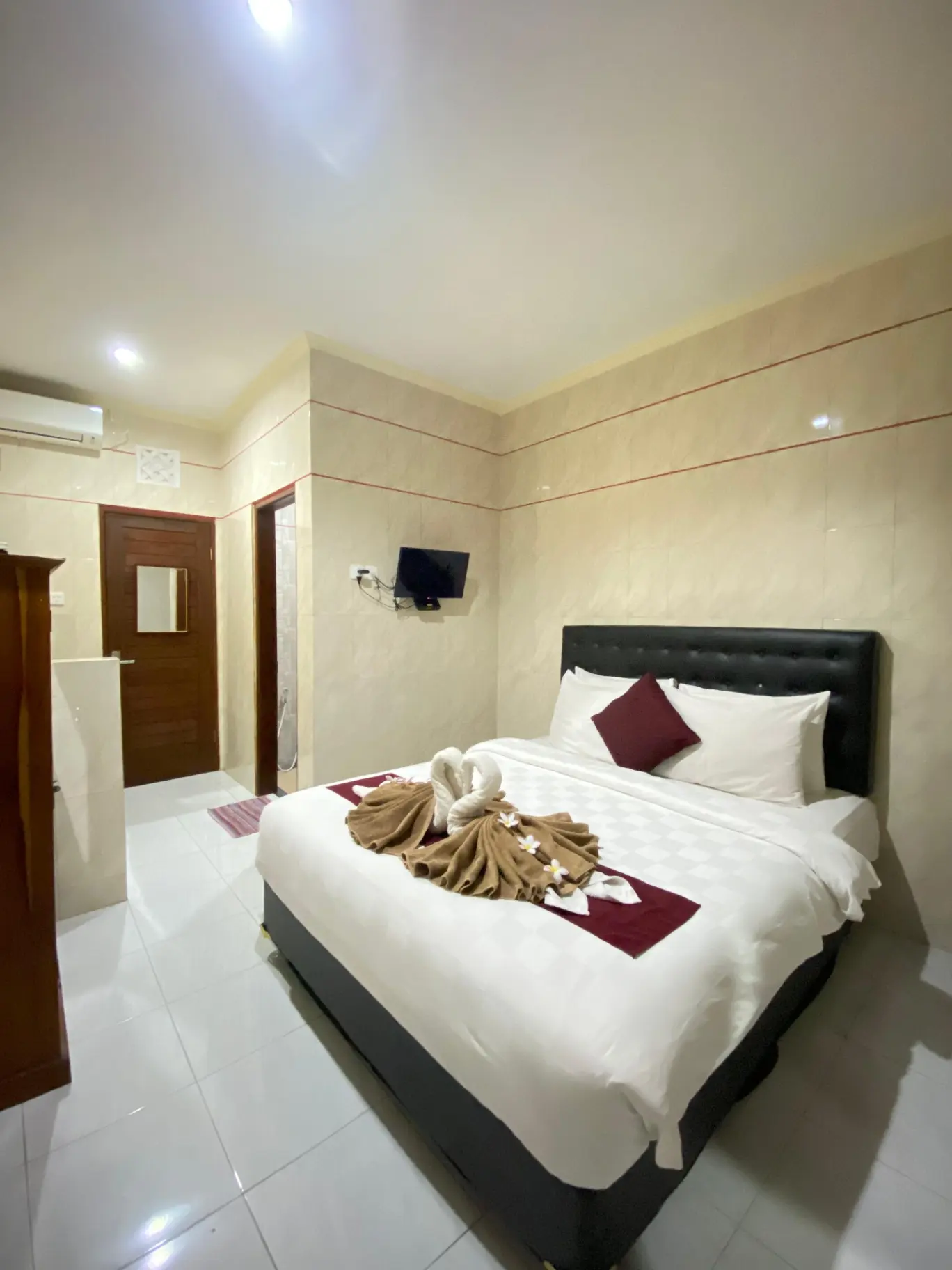 3 Mins Walking Distance to Kuta Beach — image 2