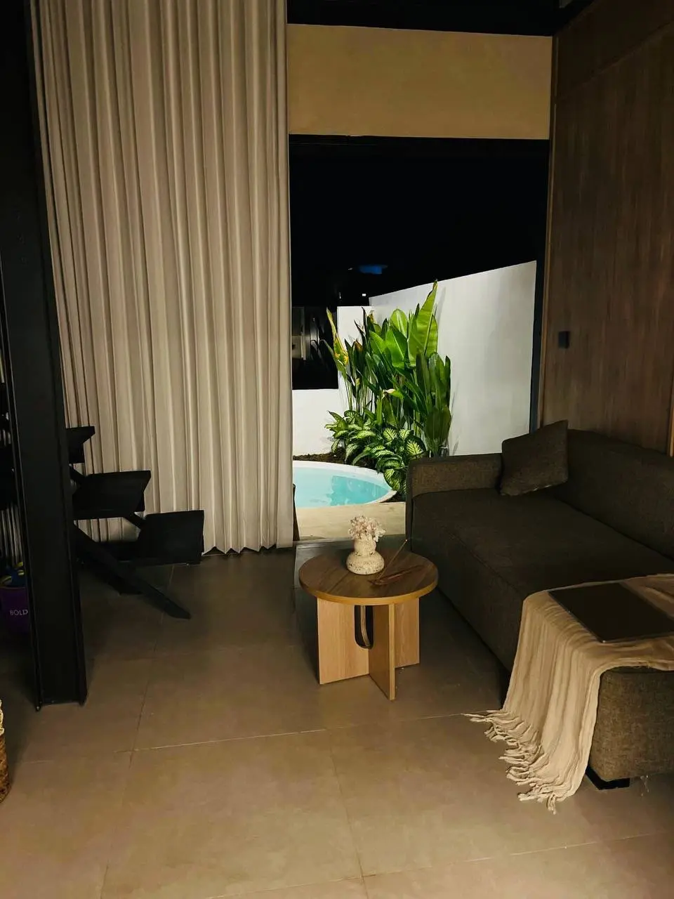 1 BEDROOM MODERN MEZZANINE HOME WITH RICE FIELD VIEW IN CANGGU BABAKAN — image 3