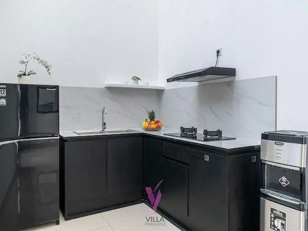 2 Bedrooms Kerobokan | Bathtub | Pool — image 2