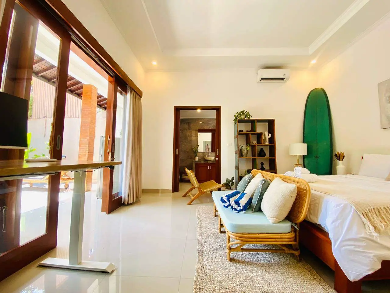 Cozy Modern Styled 1 Bedroom Villa in Berawa — image 2