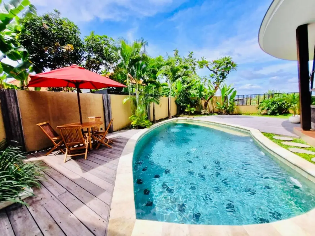 Modern 2-Bedroom Villa in Kerobokan with Pool & Ricefield View — image 1