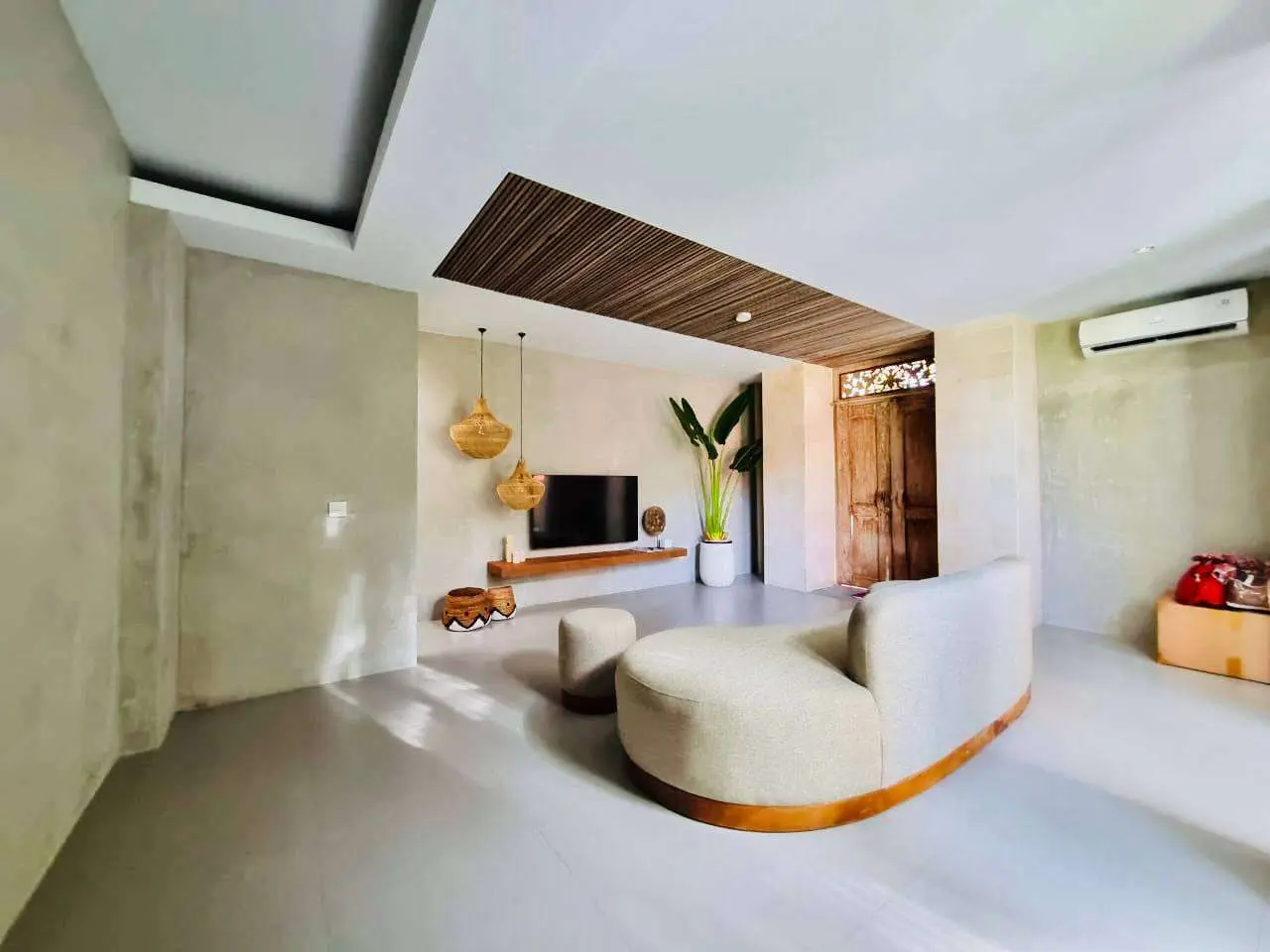 Modern 2-Bedroom Villa in Kerobokan with Pool & Ricefield View — image 2