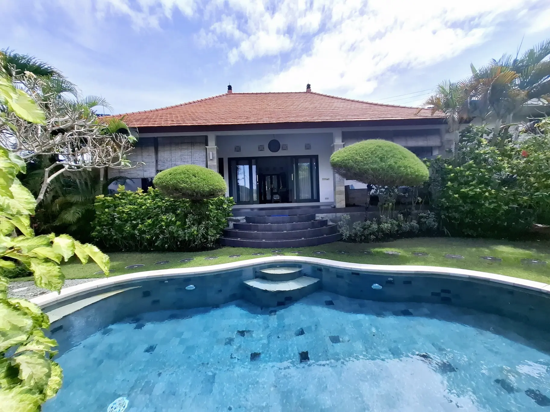 Villa for lease Ungasan location Jalan Merak / Near GWK statue and sea view