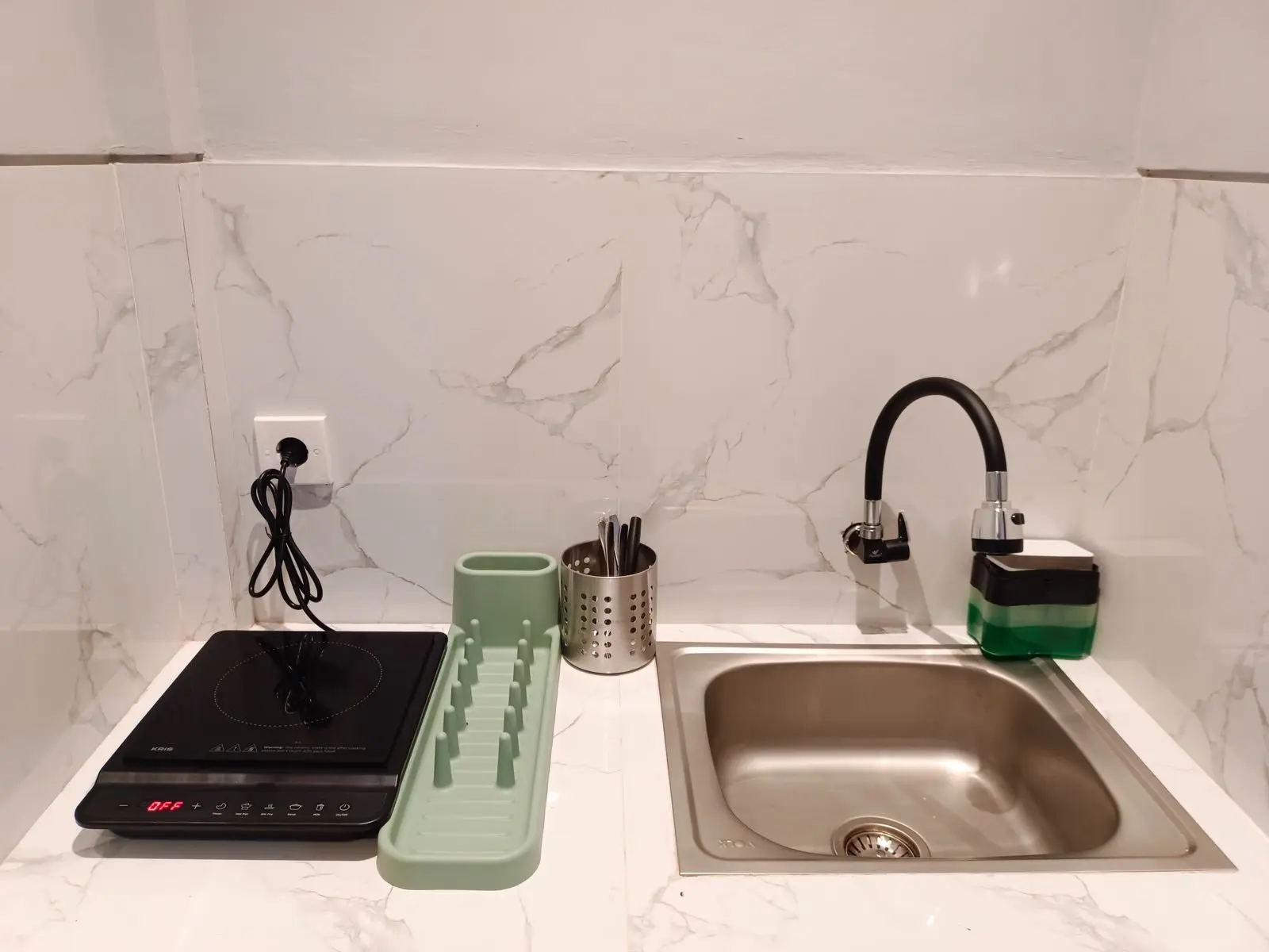 Navee studio apartment — image 1